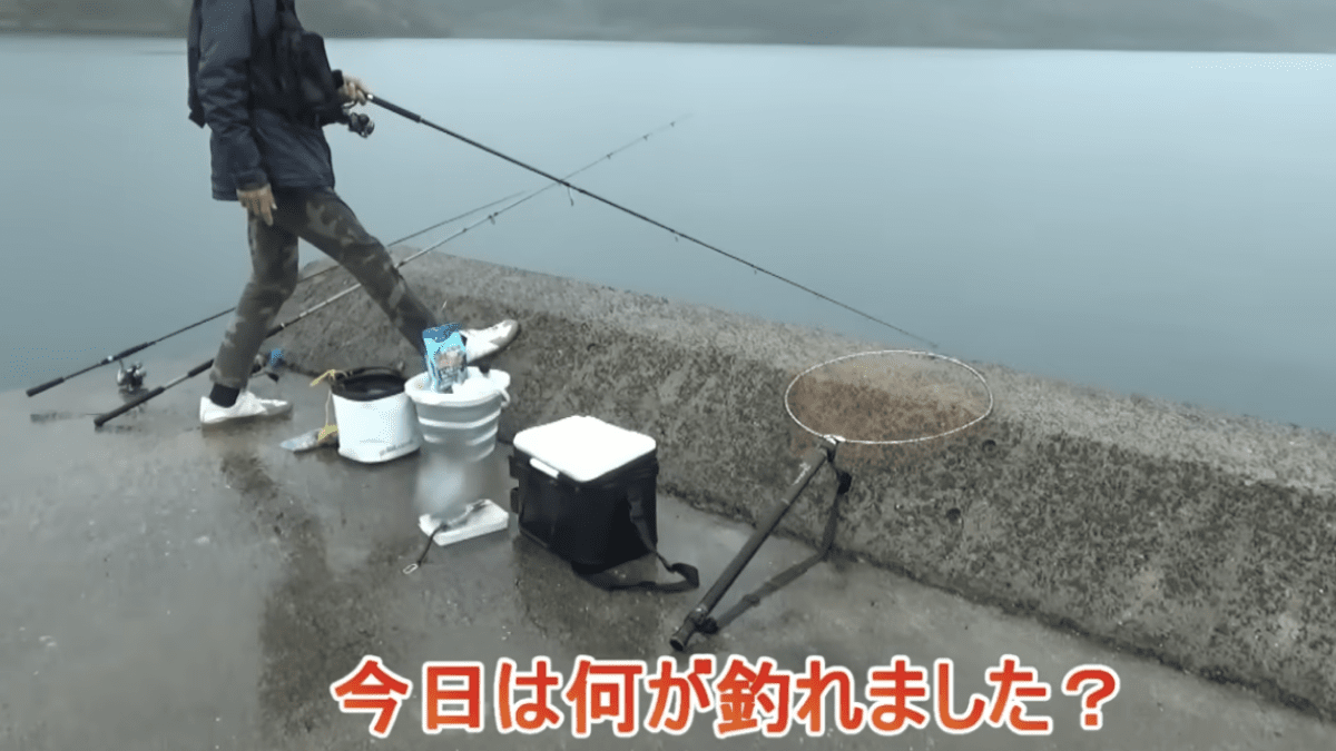 【釣り】異常な釣り方! 堤防であり得ない○○が登場?!