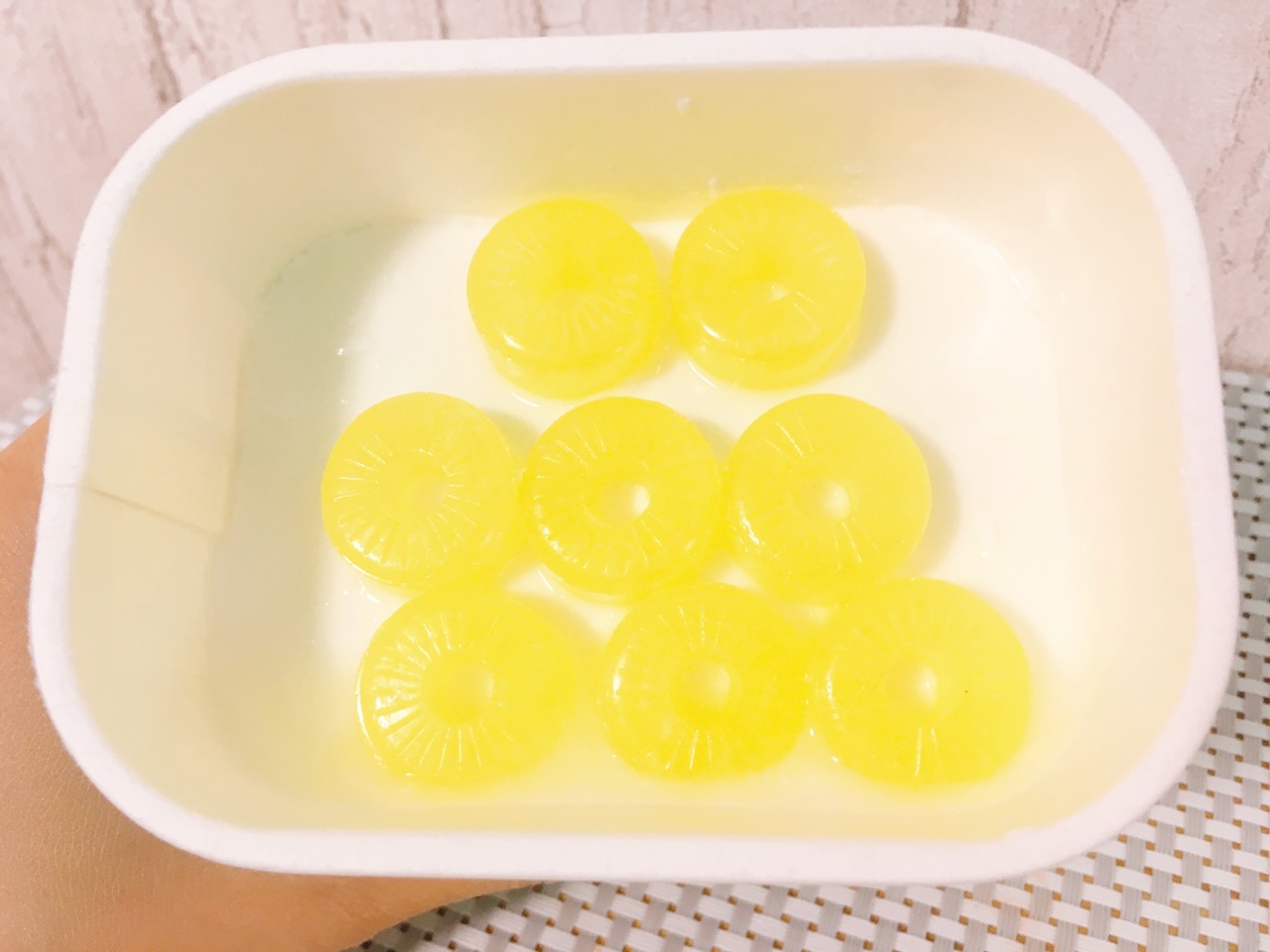 パインアメ×ヨーグルトでパインヨーグルト