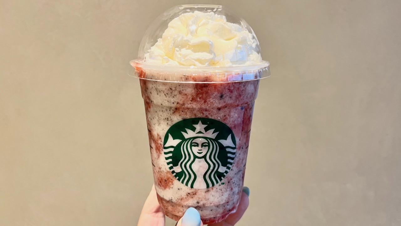 【スタバ新作】 #ストロベリーフラペチーノ カスタムして飲んでみた! カロリーや価格もまとめてチェック!