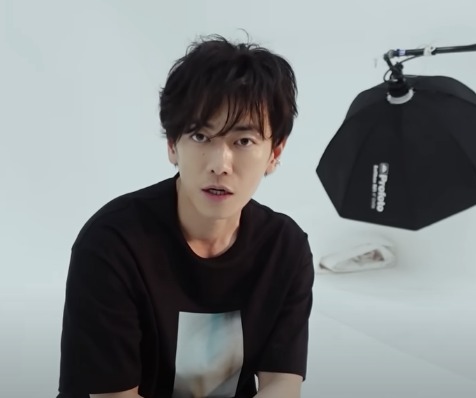 佐藤健がプロデュースTシャツの完成を報告! 新作のコンセプトは? 貴重な視聴者の人生相談に答える姿も紹介