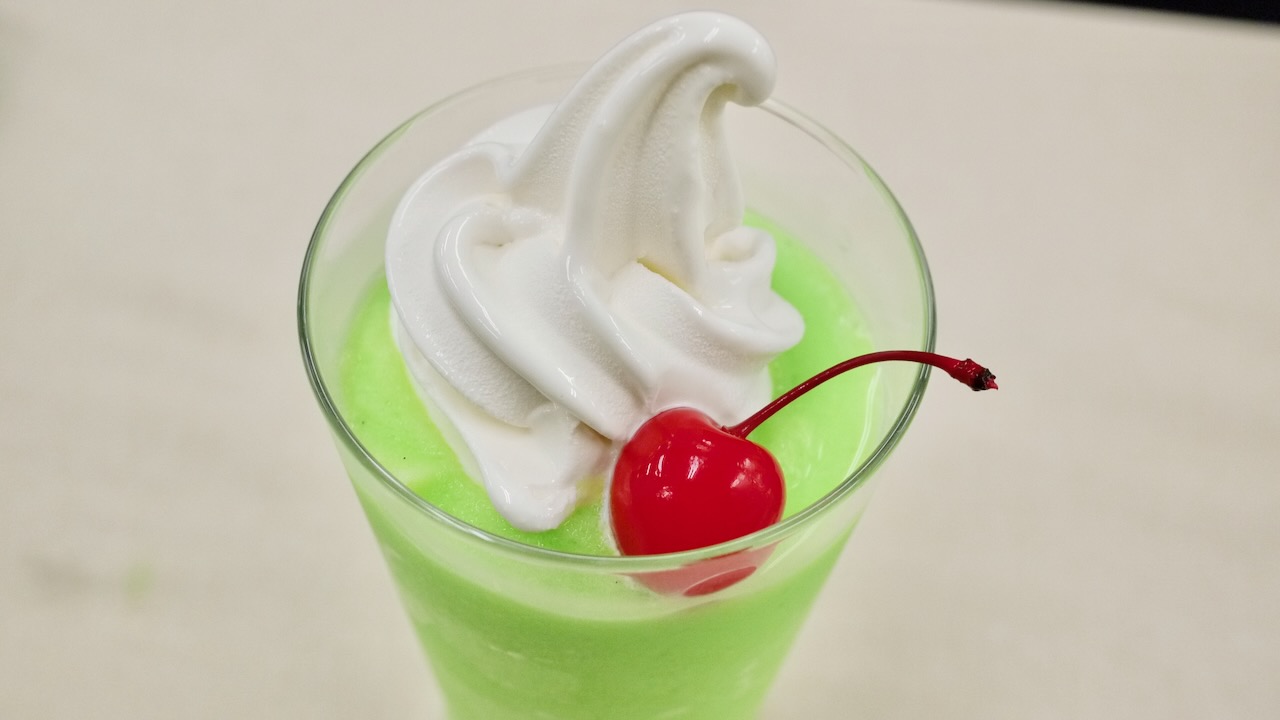 映えっ!!『昭和レトロクリームソーダ』本日発売! かわいいだけじゃなく、おいしいの♪