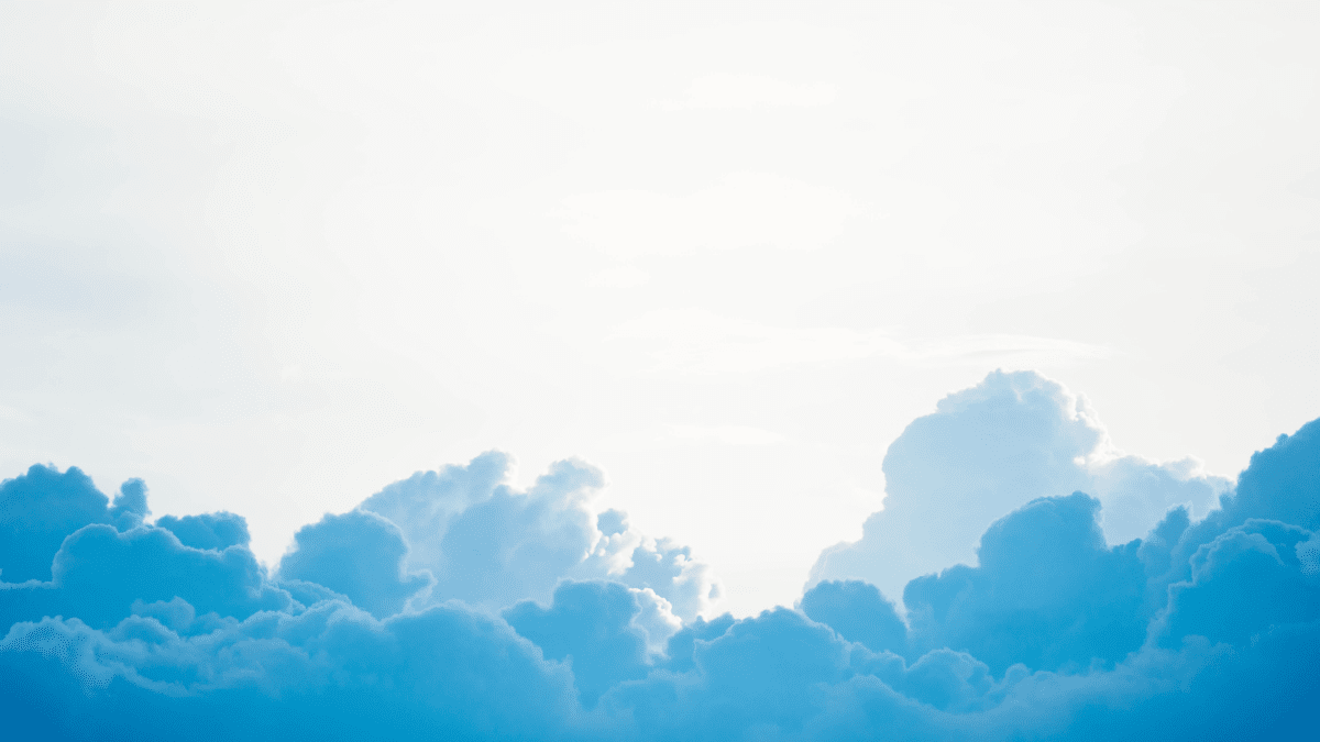 【心理テスト】空を見上げると、変わった形の雲が。さて、どんな形に見える？