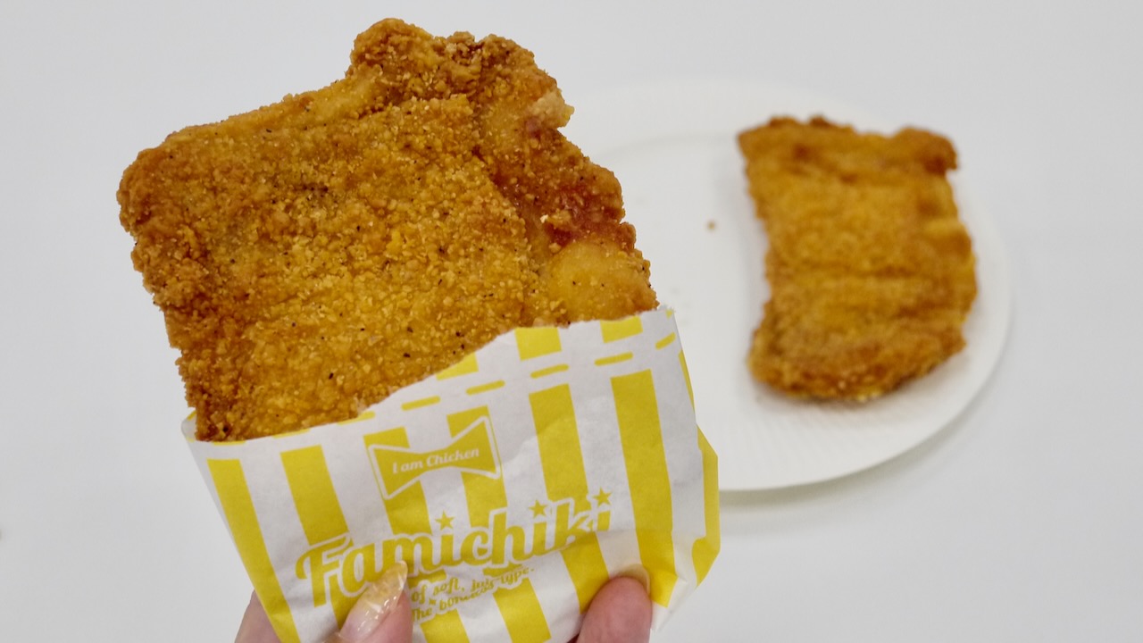 【ファミマ】今日からファミチキが価格そのまま40％増量!! 食べてみた!