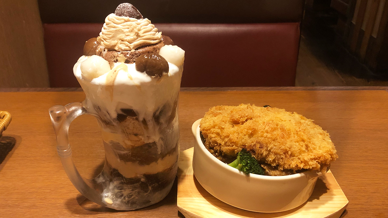 【びっくりドンキー】どデカサイズでインパクト特大!! 期間限定メニュー「メンチカツ焼きカリーライス＆ジョッキパフェ（マロン）」実食レビュー