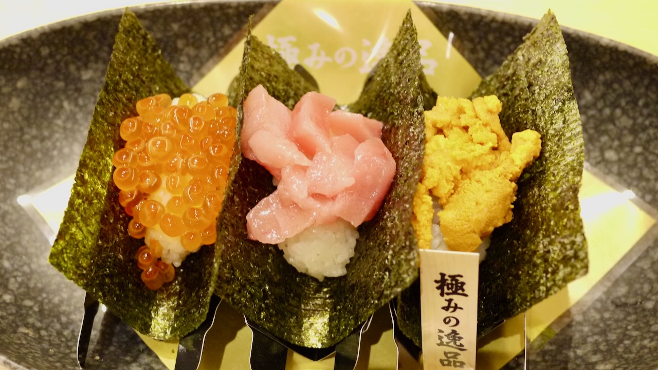 【実食】くら寿司「無添加うにといくら」フェア開催! 贅沢3貫盛りがたまらん旨いっ!!