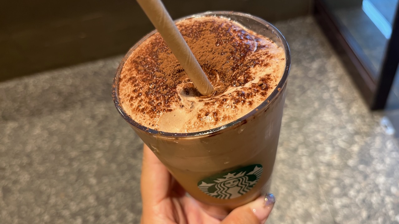 【スタバ新作】9月27日発売 #チョコレートムースラテ 飲んでみた! カロリーや価格もまとめてチェック!