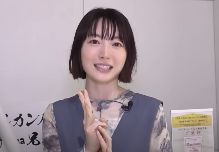 花澤香菜がアニメイト池袋本店に潜入! 思わぬ店員さんの登場にファン歓喜! その理由は?