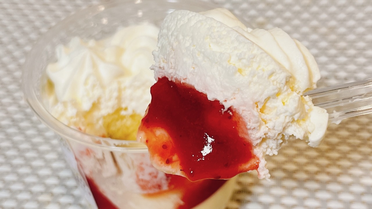 まさにショートケーキ!! クリスマス感満載の華やかカップスイーツがセブンに登場♪