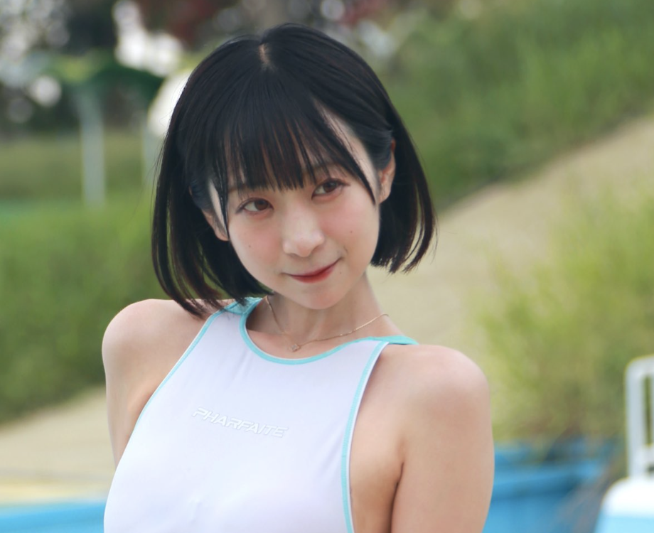 鳥井玲、透けちゃいそう⁉︎ 真っ白な競泳水着と華奢なカラダで可憐さ引き立つ「競泳水着美女」「美しい」
