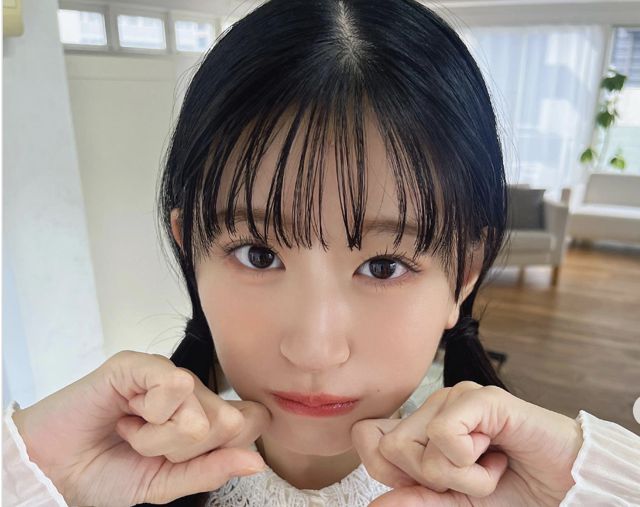 上西怜、ツインテールの日に豊満すぎる谷間を披露「破壊力ありすぎ」「天使」