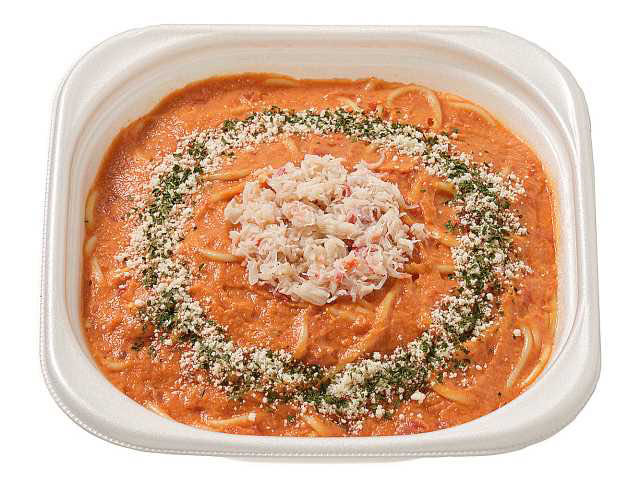 蟹の旨味が詰まった濃厚なトマトクリームソースに、本ズワイ蟹とチーズを盛り付けたパスタです。