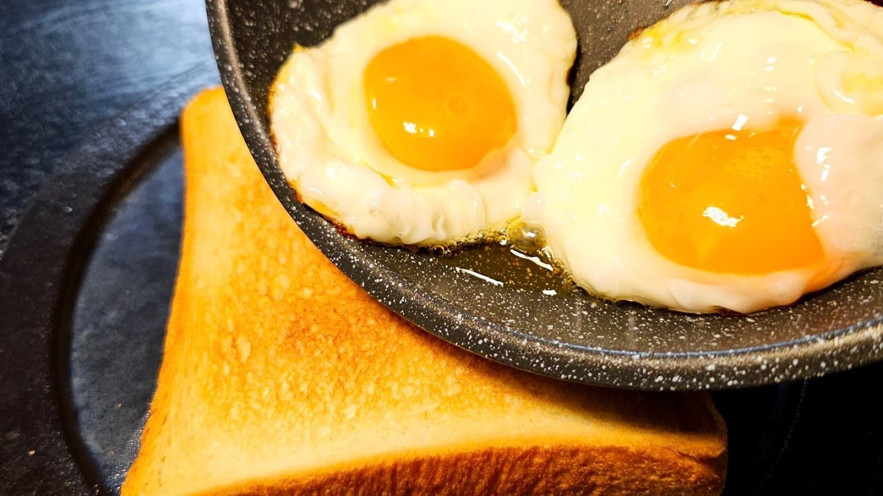 料理研究家リュウジ、『悪魔の目玉焼きパン』のレシピを紹介