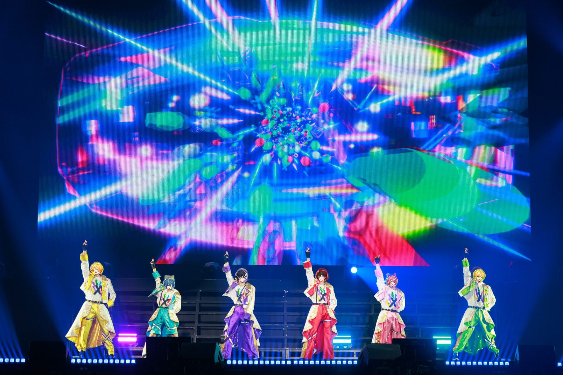 AMPTAKxCOLORS、1stフルアルバム記念アリーナ公演を完走！　グループ史上最大規模のライブに