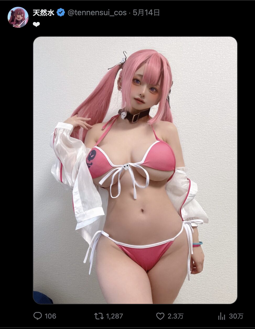 完璧なボディラインで魅了！　天然水、『勝利の女神：NIKKE』マストの水着コスプレを披露