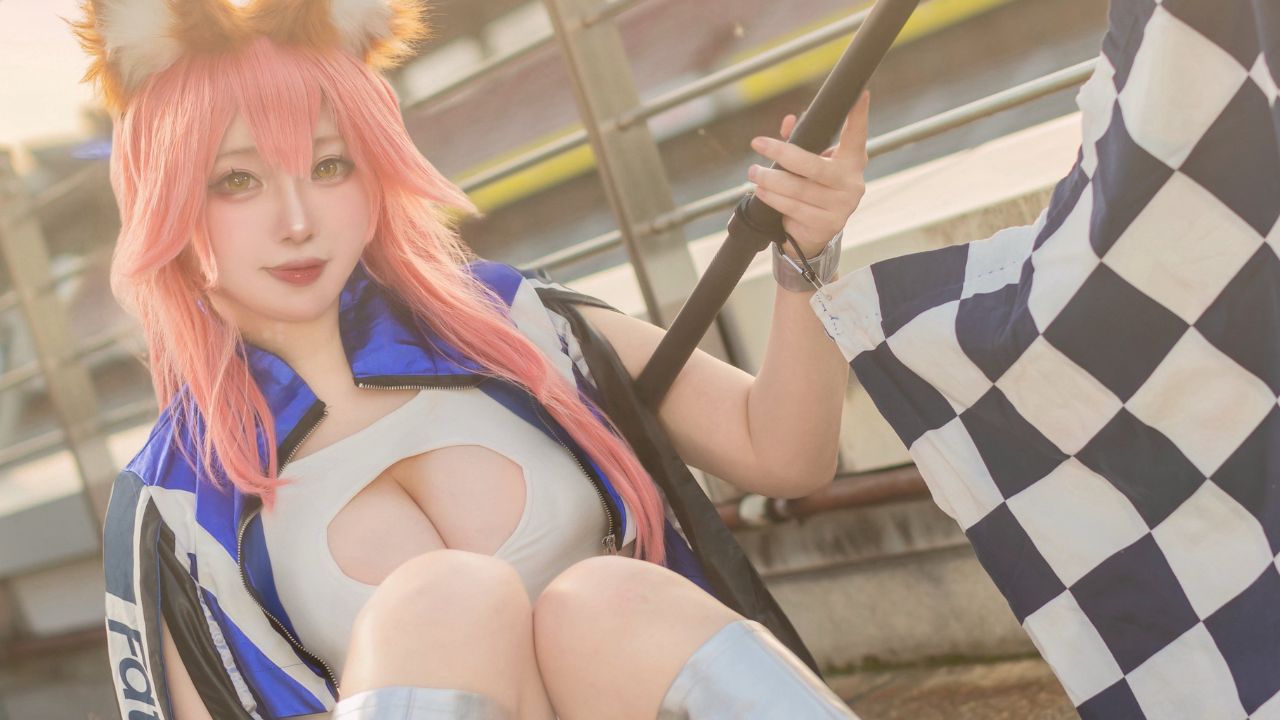 セクシーなレーシングガール！　ぬえ山ぬえっちゃ、『Fate/Grand Order』玉藻の前レーシング衣装のコスプレを披露