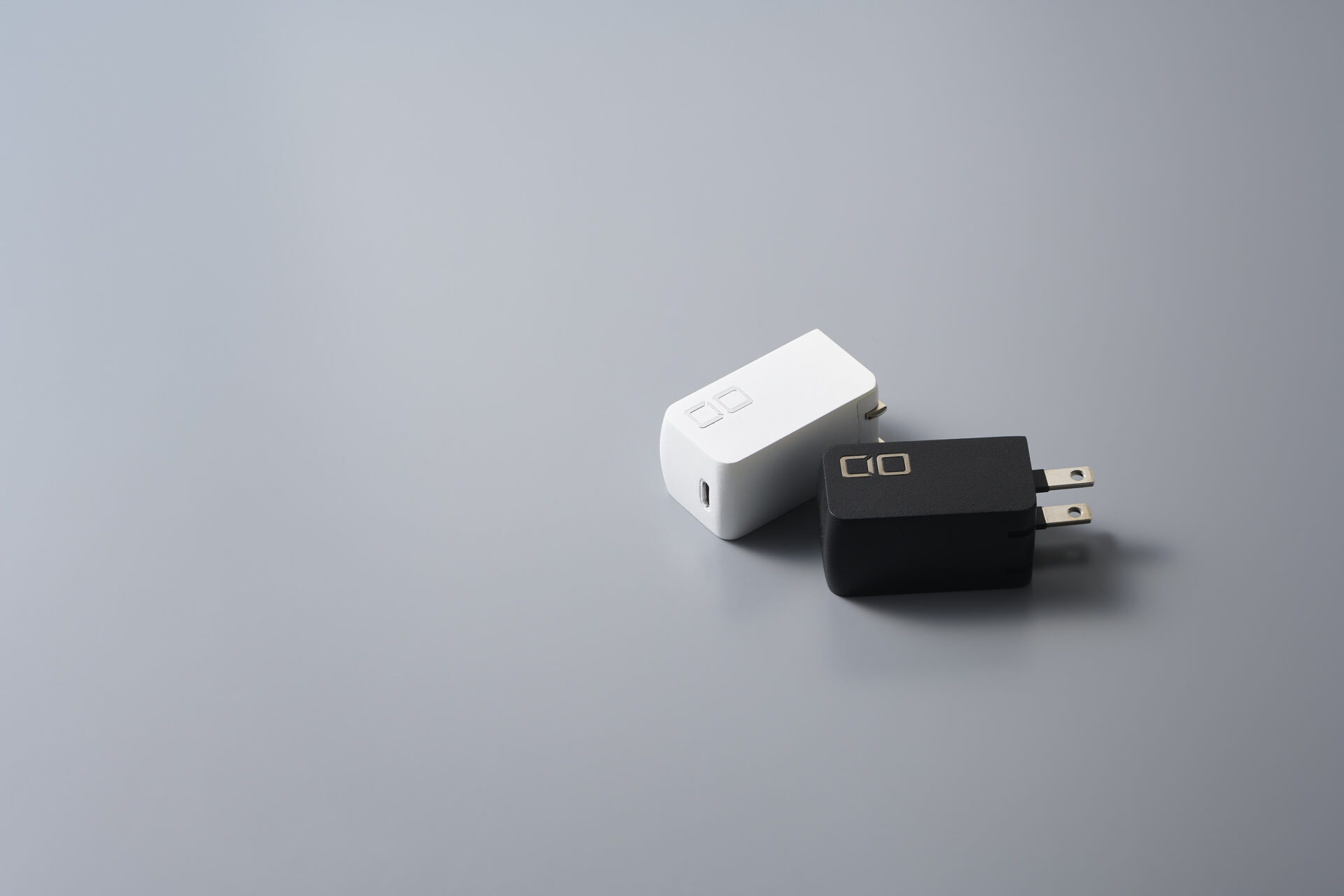 CIOが世界最小級65W充電器を発売！　純正品より約72％小型化を実現
