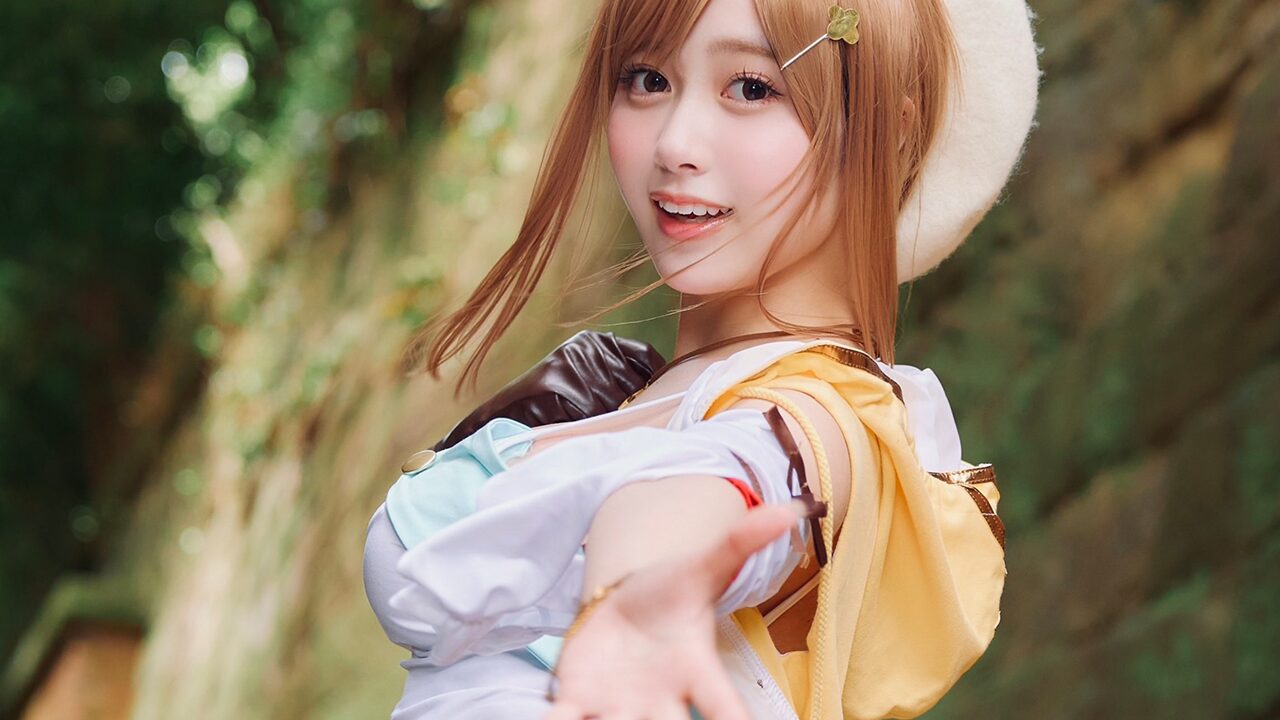 圧倒的な再現度！ あゆの、『ライザのアトリエ』ライザのコスプレ写真