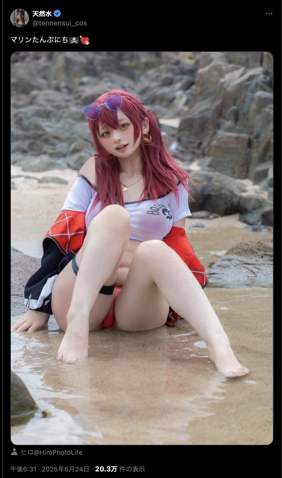 水も滴る美しい船長！　天然水、『ホロライブ』宝鐘マリンの夏コスプレで撮影