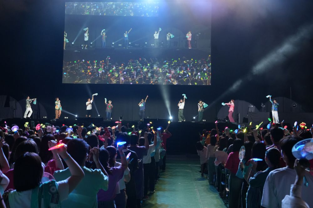 コムドット初の全国ツアー神戸公演でエスポワール・トライブがサプライズ登場！　ABEMAで8月21日まで見逃し配信中