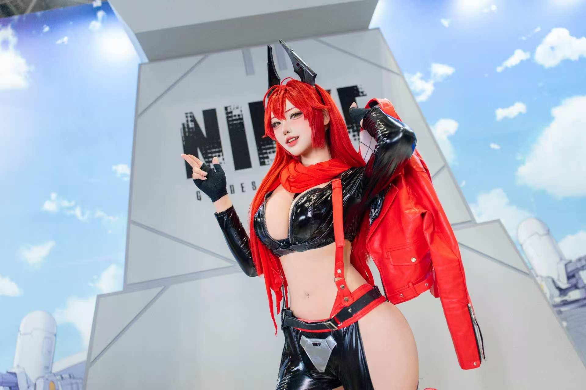 記事画像11: コスプレイヤーがアニメキャラの衣装を着用