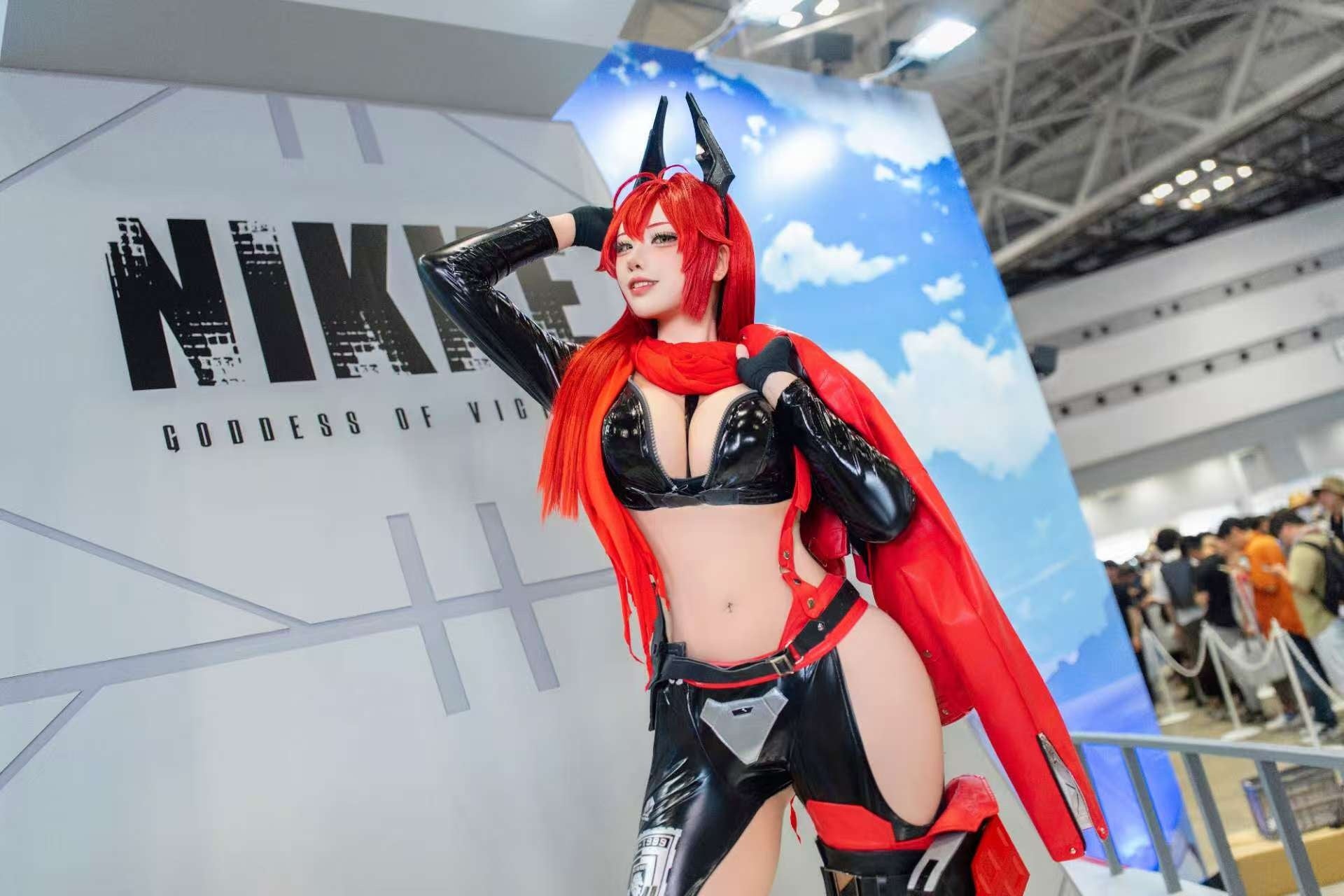 記事画像12: コスプレイヤーが「NIKKE」の衣装を披露