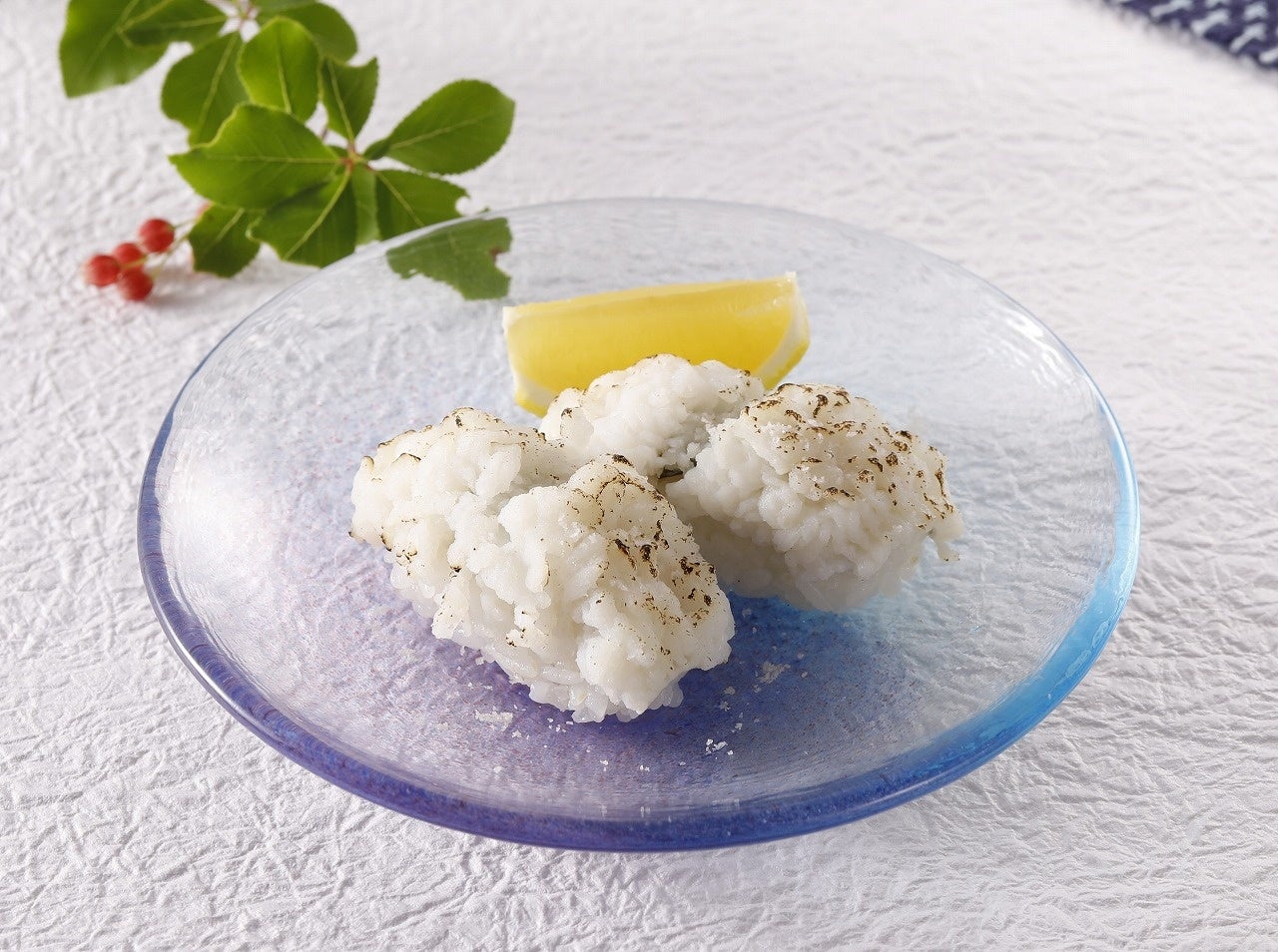 記事画像3: 焼きおにぎりとレモン、植物