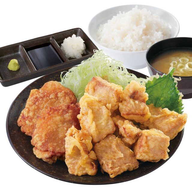 記事画像3: 唐揚げ定食のメイン料理