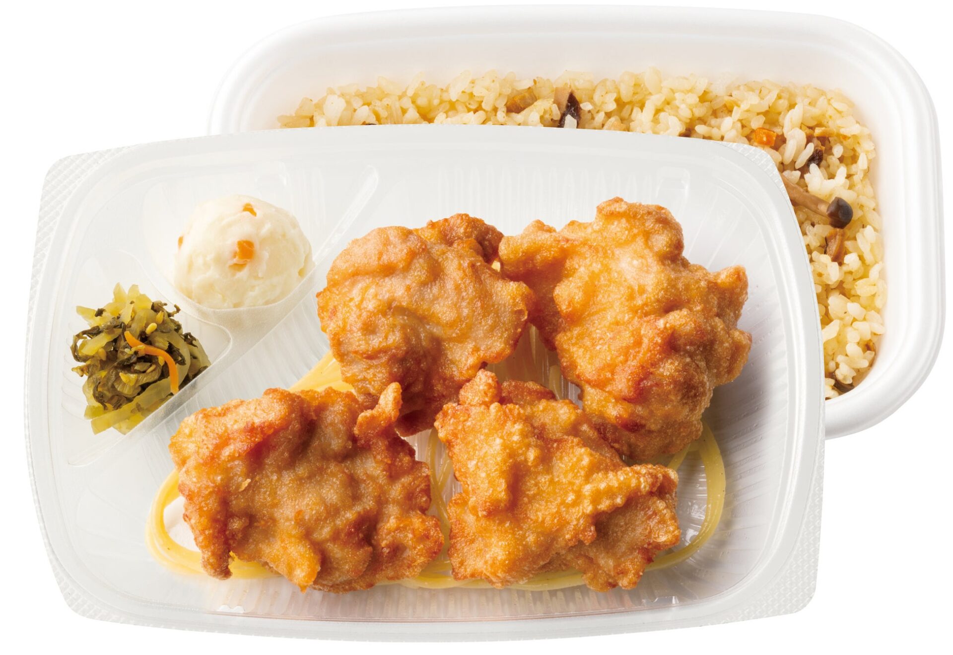 記事画像3: 鶏の唐揚げ弁当。主菜は鶏の唐揚げ、副菜にポテトサラダ、漬物、ご飯。