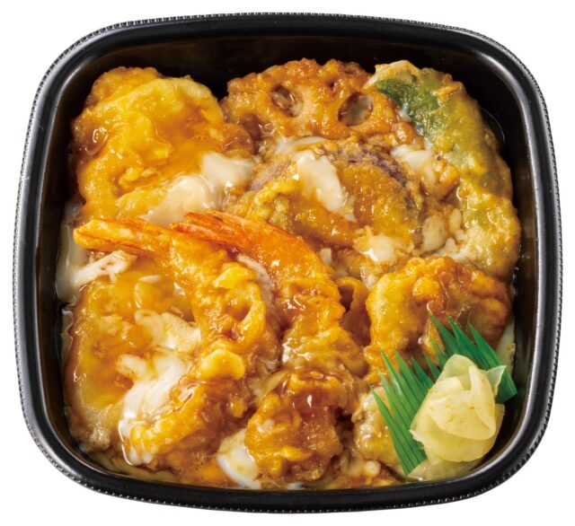 記事画像4: エビと野菜の天ぷらが甘辛いタレと卵でとじられた丼