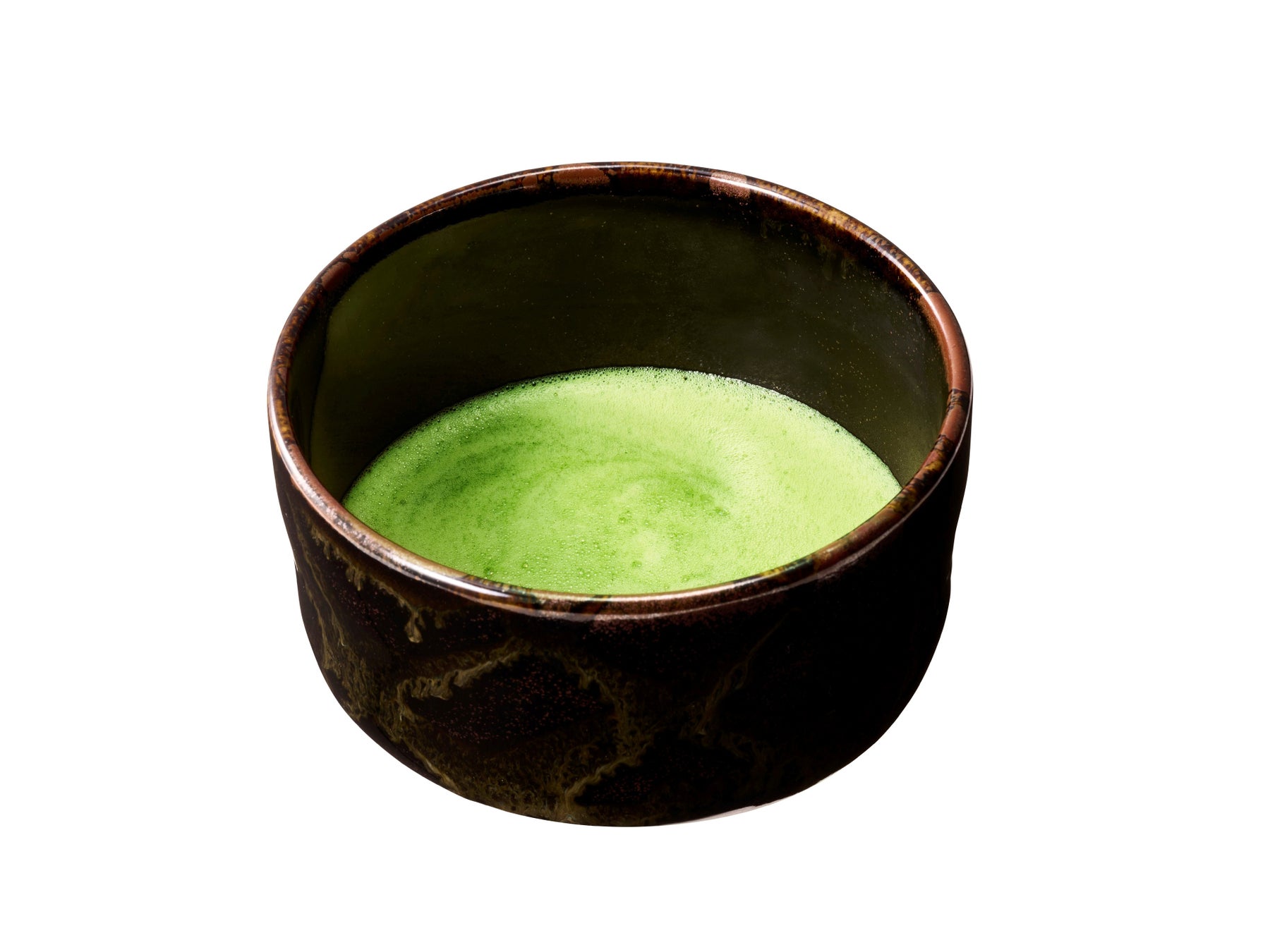 記事画像2: 抹茶碗に注がれた泡立った抹茶。