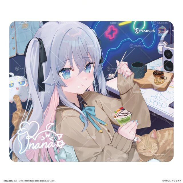 記事画像4: アニメ風の女の子がデザートを食べているイラスト。猫も描かれている。