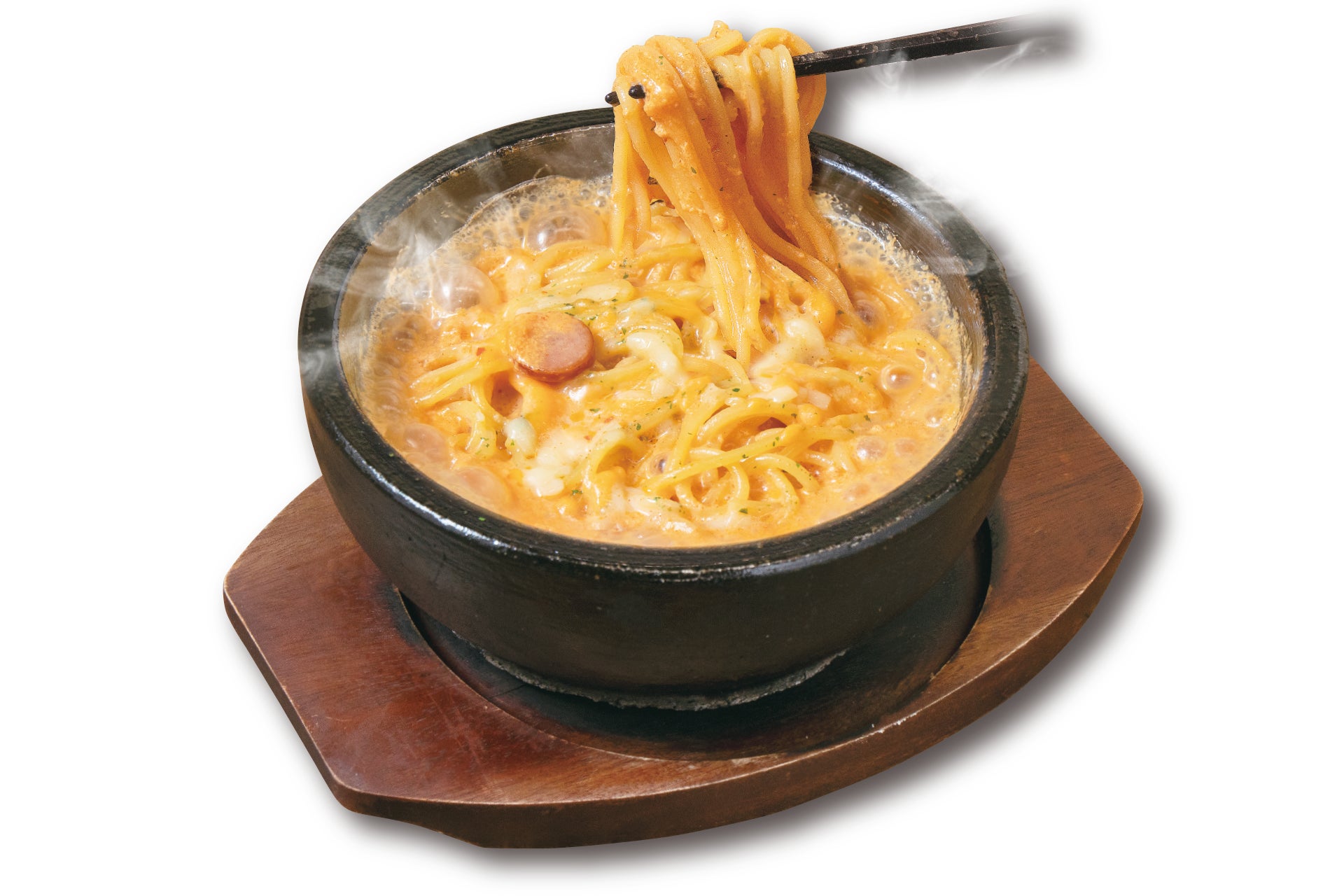 記事画像5: 熱々のチーズパスタが湯気を立てながら提供されている様子