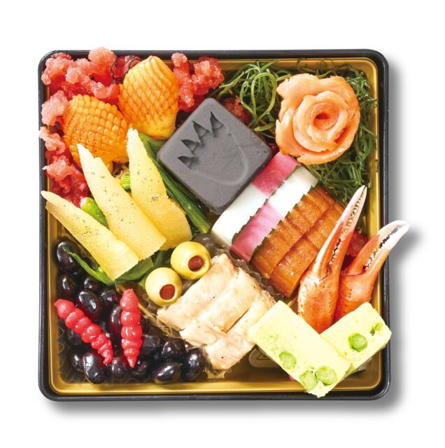記事画像6: おせち料理の重箱に詰められた彩り豊かな料理