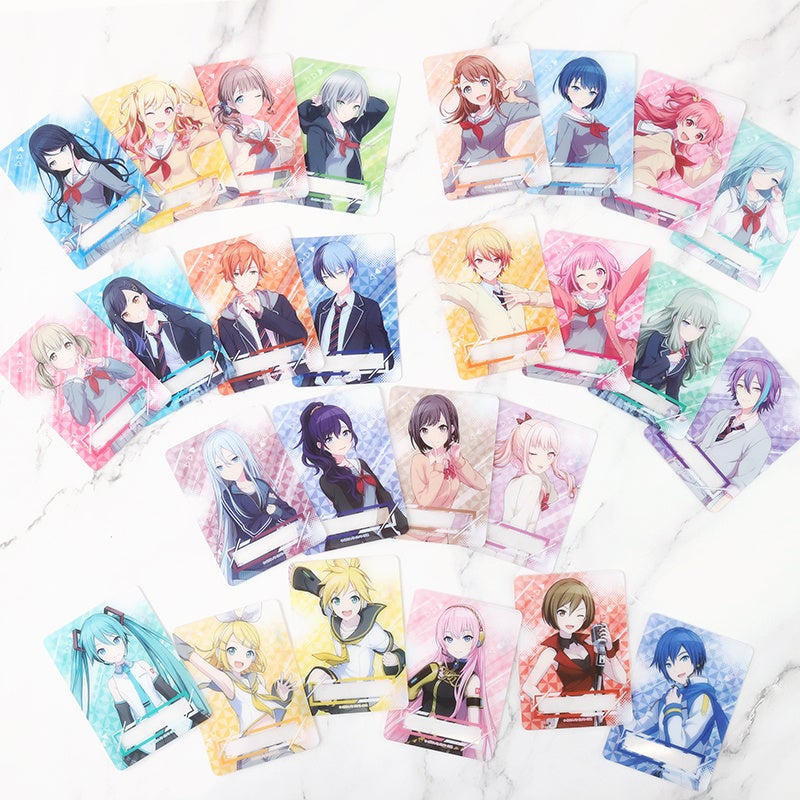 記事画像6: 様々なキャラクターのコレクションカードが並べられた画像