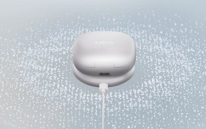 記事画像6: SHOKZのワイヤレスイヤホン充電ケースが充電されている様子