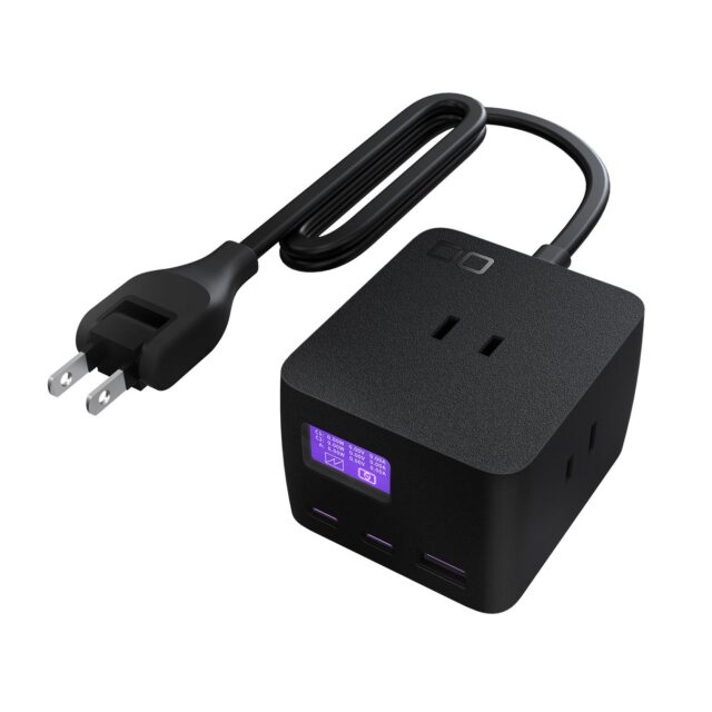 記事画像10: USB-CポートとUSB-Aポートを備えた黒い電源アダプター