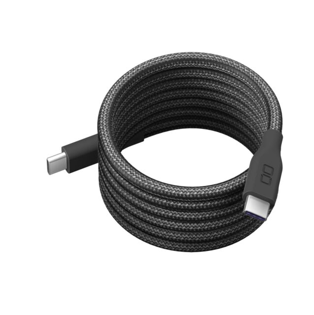 記事画像11: USB-Cケーブルが円状に巻かれている。両端にUSB-Cコネクタ。