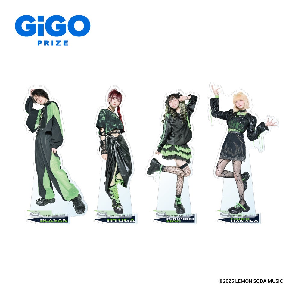 記事画像2: GiGO PRIZEの景品、4人のアイドル風キャラクターのスタンディングアクリル。