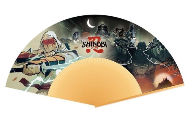 記事画像8: 「SHINOBI」のロゴと忍者、敵キャラクター、城が描かれた扇子