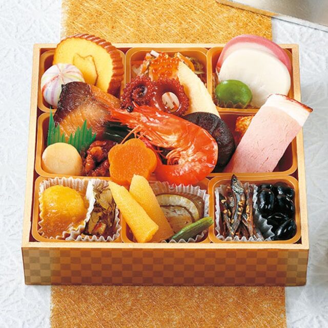 記事画像6: おせち料理が詰められた重箱、彩り豊かで豪華