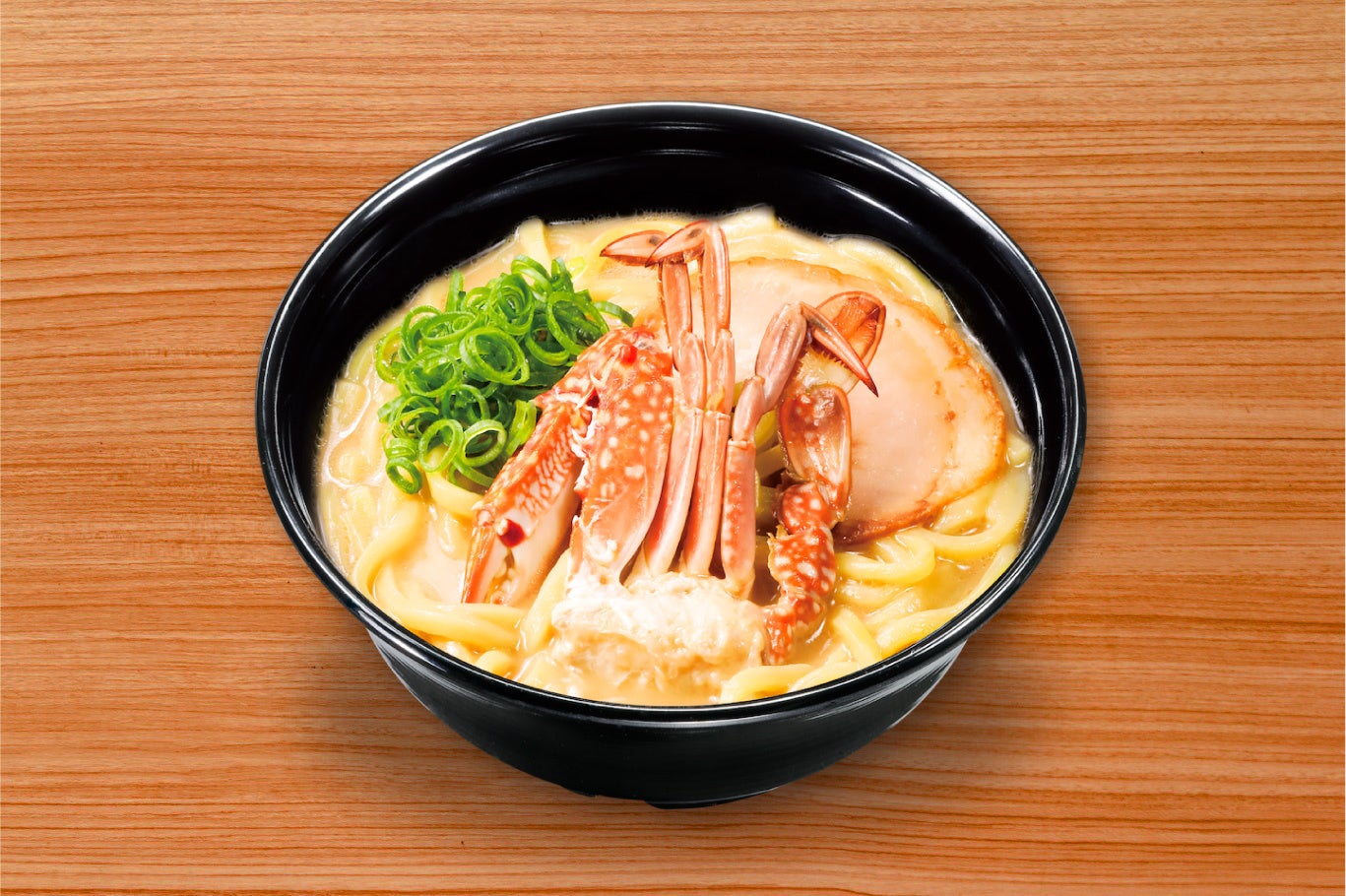 記事画像2: カニとチャーシューが乗ったクリームうどん