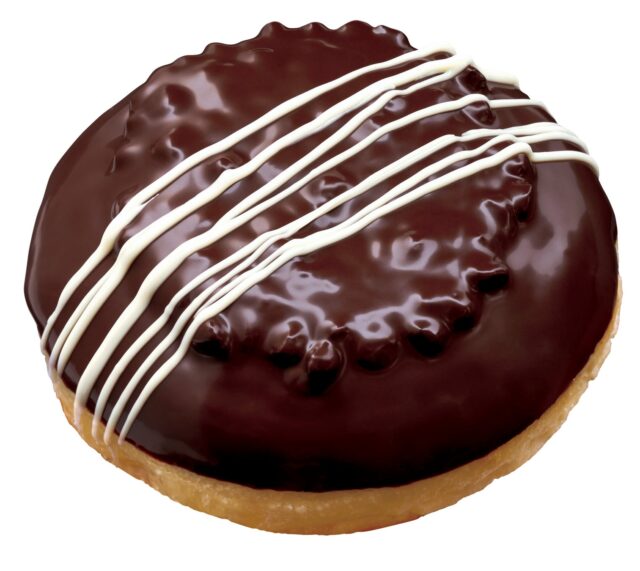 記事画像4: チョコレートがけドーナツに白い線がかかっている。