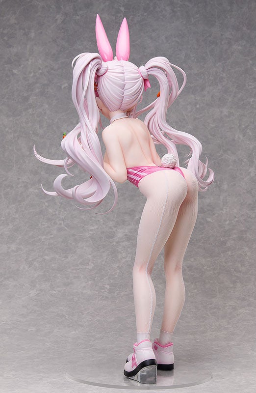 バニーガール衣装のフィギュア。ピンクの髪でツインテール。