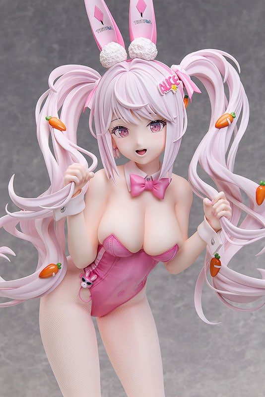 バニーガール風のフィギュア。ピンクの衣装と長い髪が特徴。