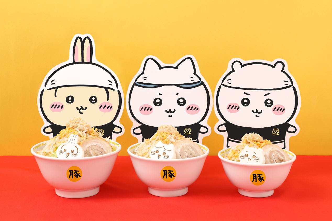 3つのラーメンと、かわいらしいキャラクターのカットアウト。