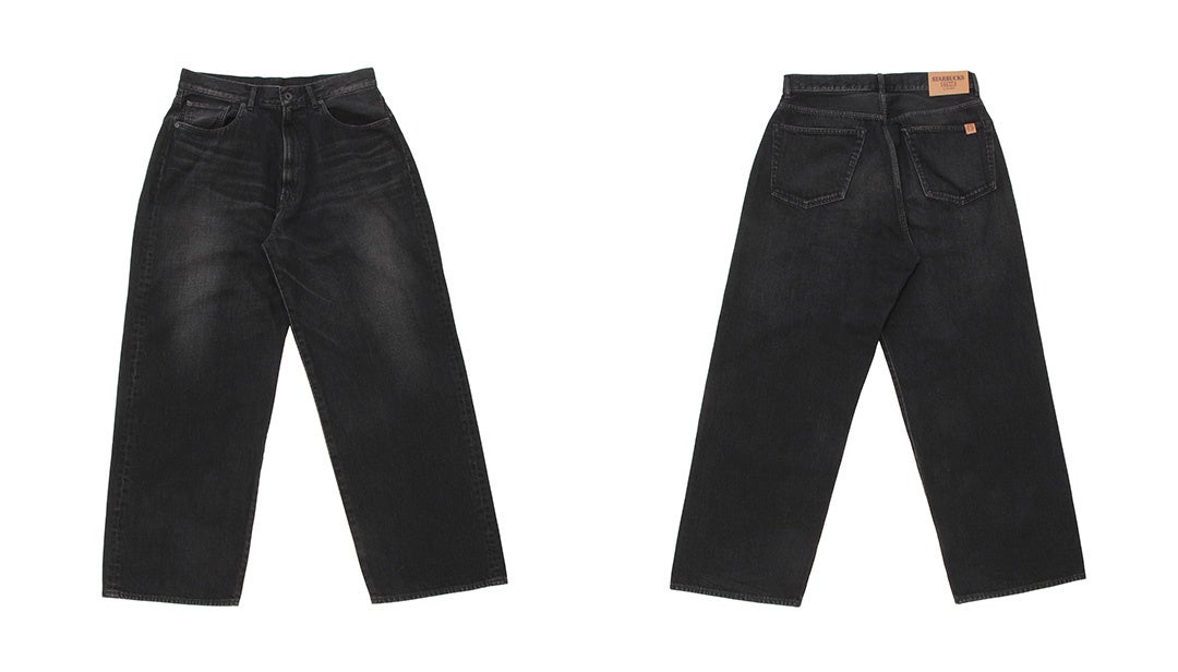 黒のデニムパンツ、表と裏の2面を並べて表示