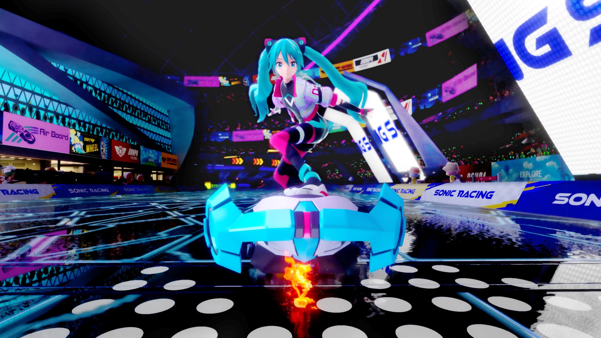 初音ミクが近未来的なレーシングマシンに乗って疾走する姿