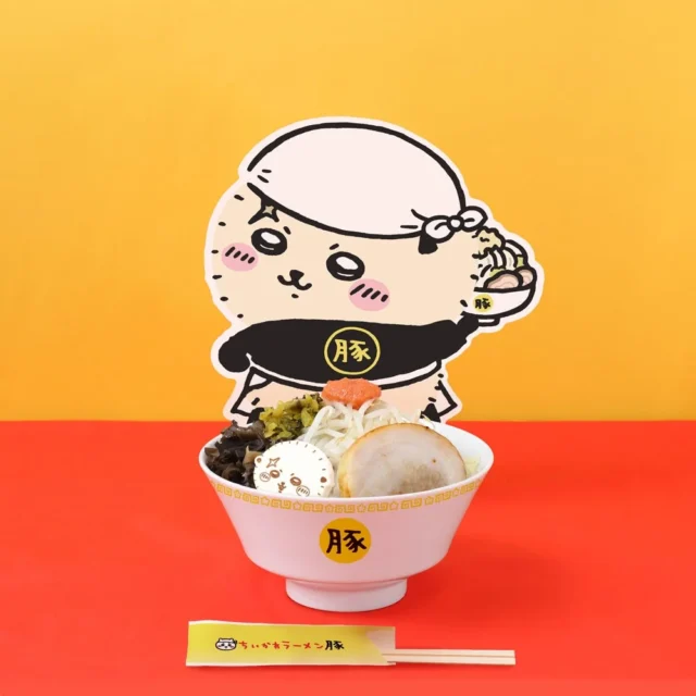 ラッコのPOPが添えられた期間限定「ラーメン豚 豚骨」の実物
