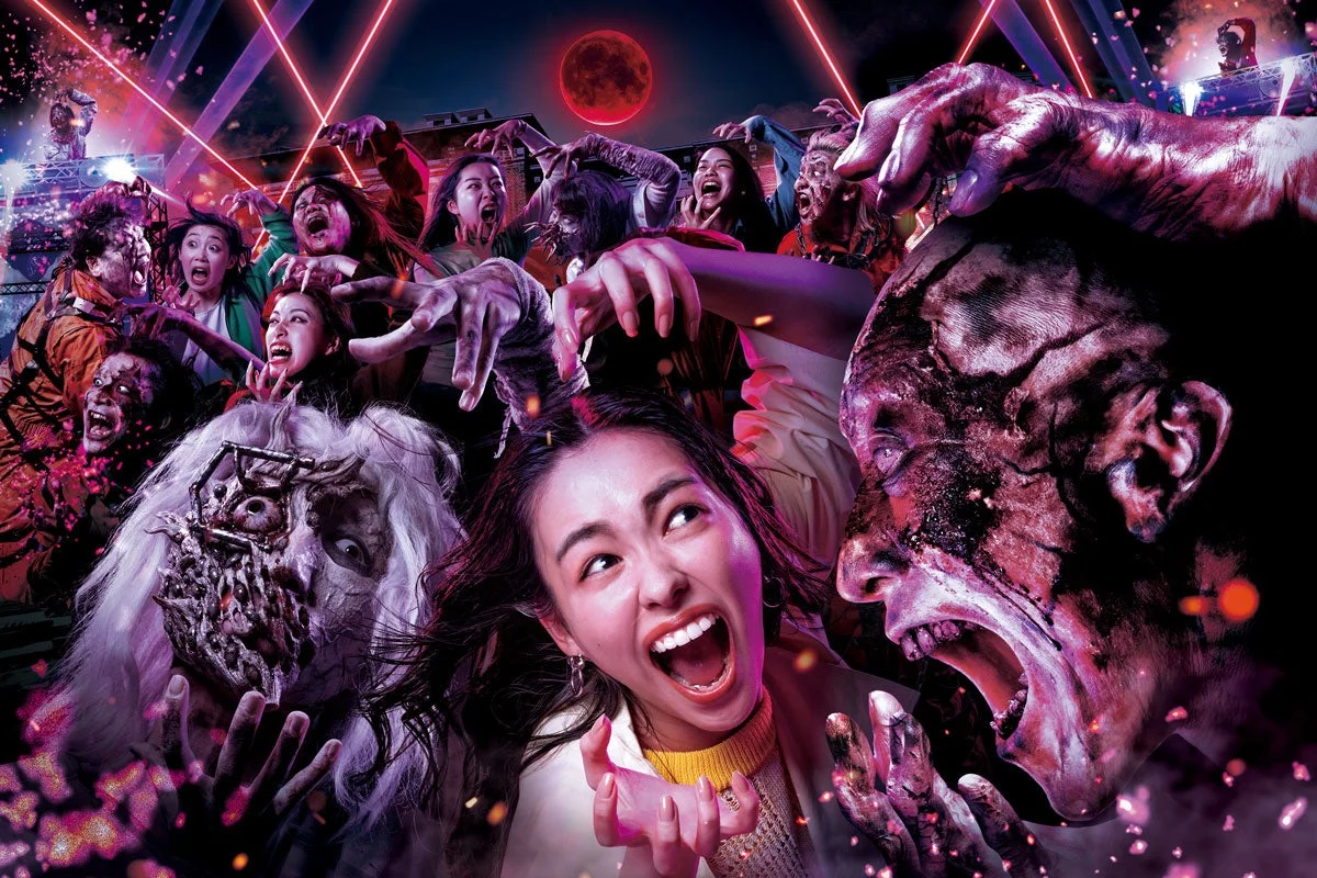 『ハロウィーン・ホラー・ナイト』で恐怖に包まれる人々とゾンビ