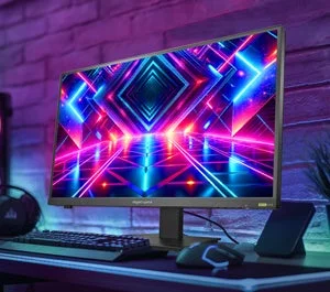 高精細な映像を表示するGigaCrystaゲーミングモニターの単体写真。